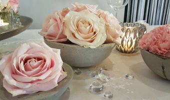Betonschalen rosa rosen graues Teelicht.jpg