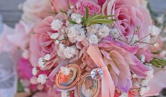 Brautstrauß rosa mit Rosmarin.jpg